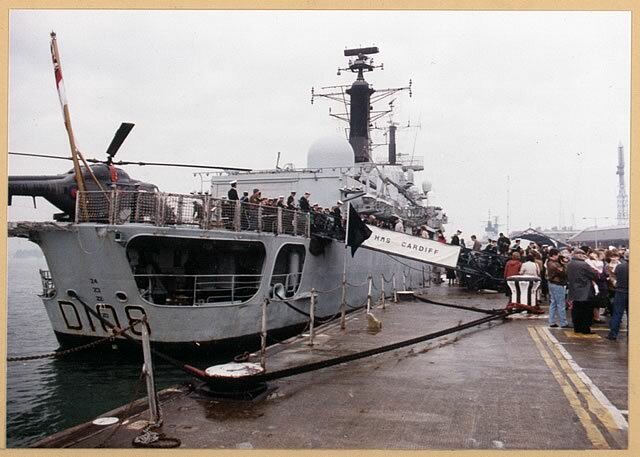 HMS Cardiff back from the Gulf. Portsmouth harbour, 14/3/1991.